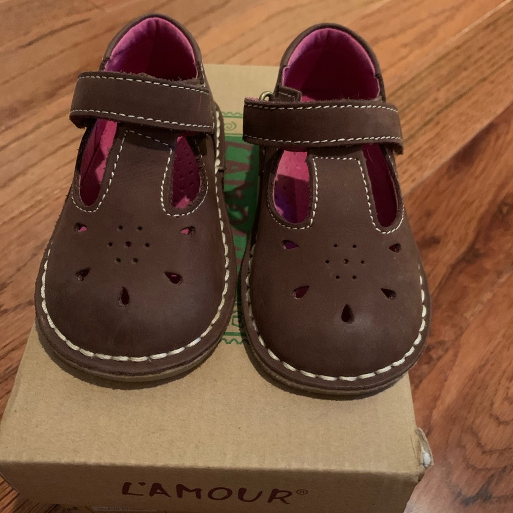 L’Amour brown size 6